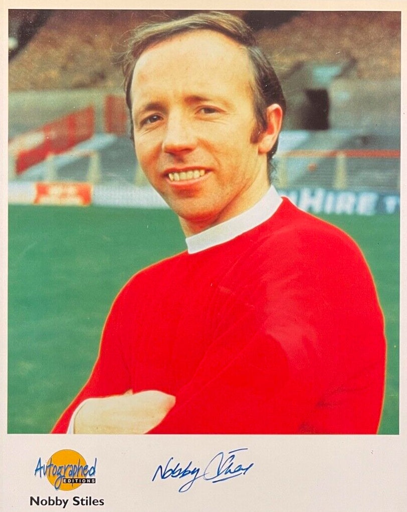 NOBBY STILES - MANCHESTER UNITED AND ENGLAND HAND SIGNED FRAMED PHOTO WITH COA