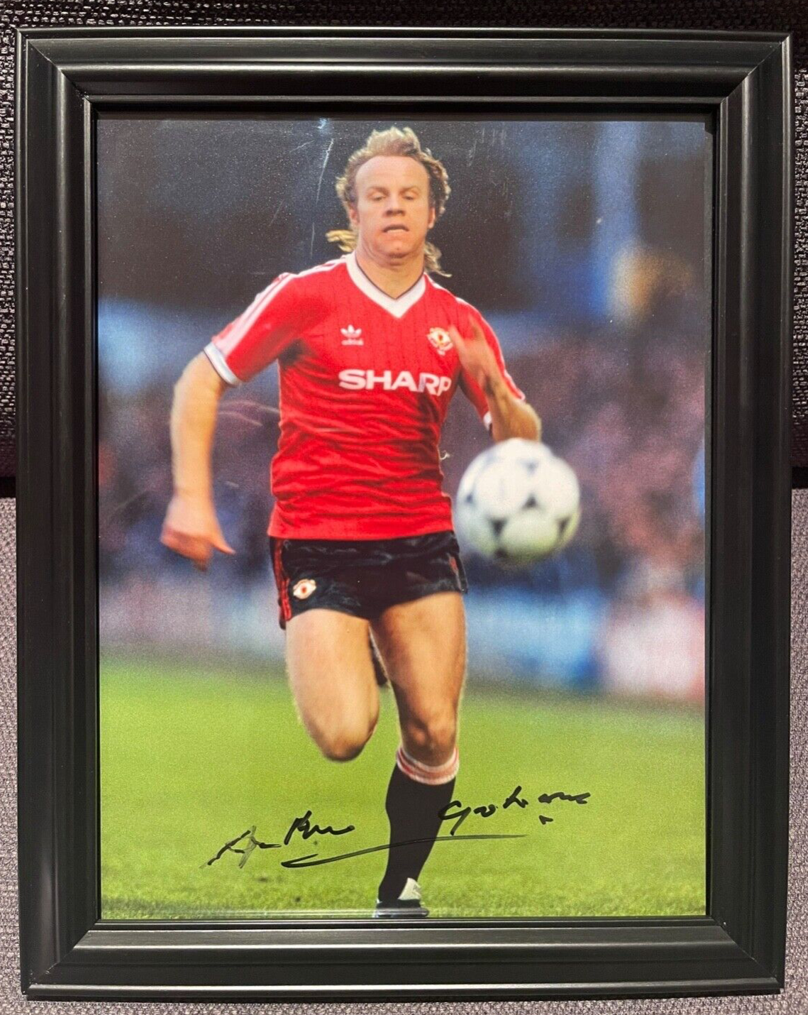 ARTHUR GRAHAM MANCHESTER UNITED HAND SIGNED FRAMED PHOTO WITH COA