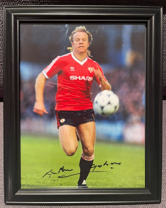 ARTHUR GRAHAM MANCHESTER UNITED HAND SIGNED FRAMED PHOTO WITH COA