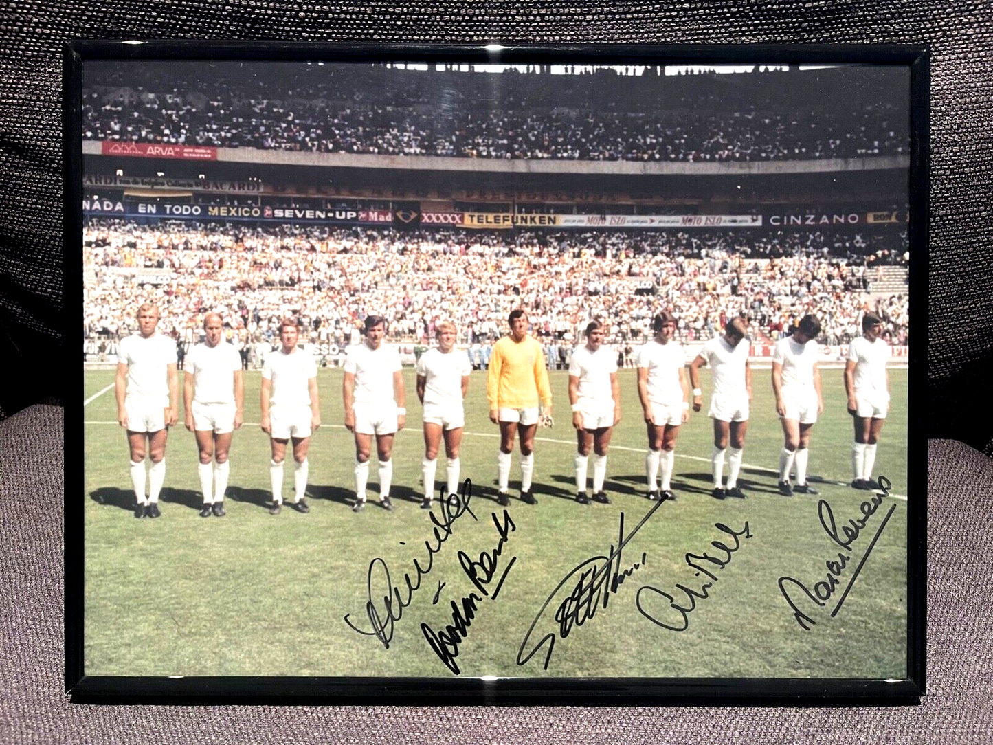 ENGLAND 1970 MULTI-SIGNED WORLD CUP PHOTO WITH AFTAL COA