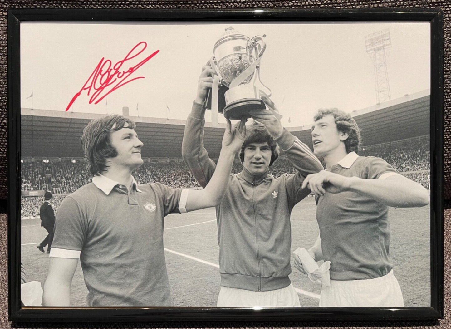 ALEX FORSYTH HAND SIGNED MANCHESTER UNITED PHOTO WITH AFTAL COA