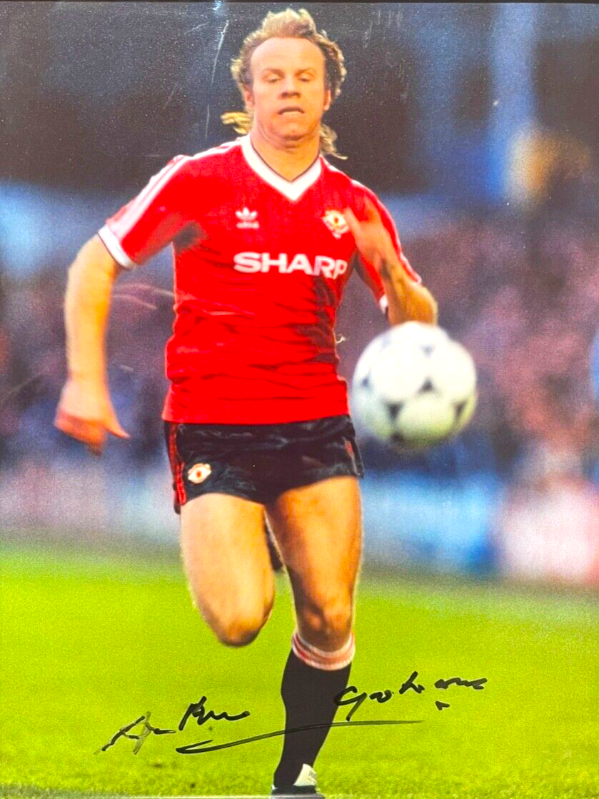 ARTHUR GRAHAM MANCHESTER UNITED HAND SIGNED FRAMED PHOTO WITH COA