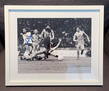 RICKY VILLA SPURS LEGEND HAND SIGNED FRAMED PHOTO WITH AFTAL COA