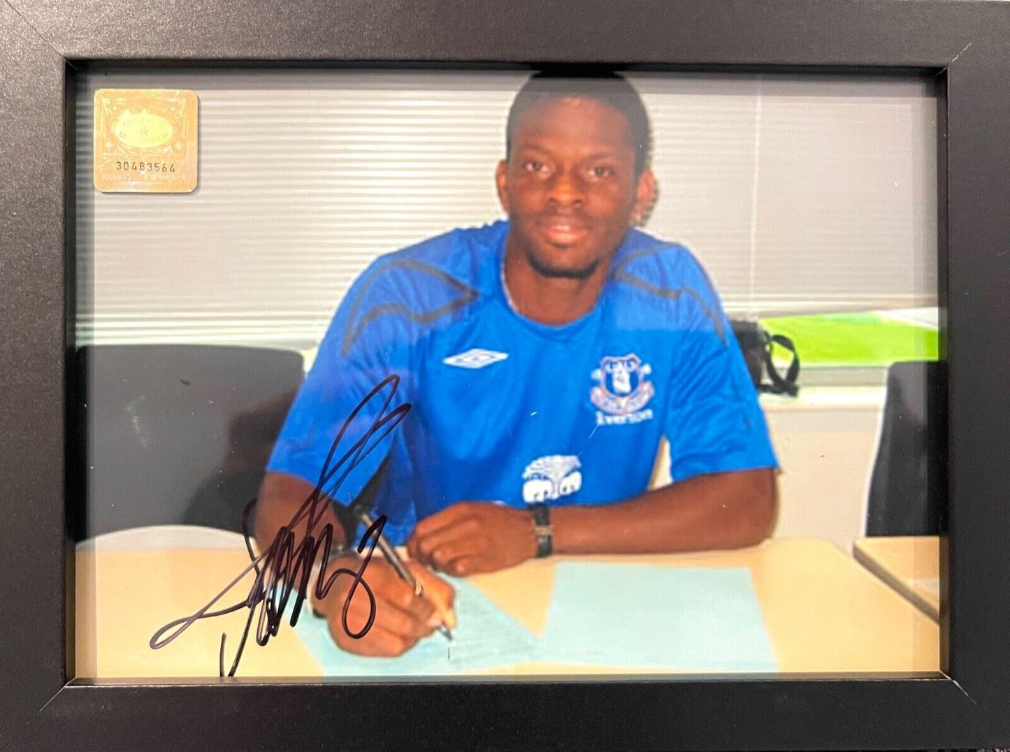 LOUIS SAHA, EVERTON, FULHAM, MANCHESTER UNITED LEGEND, HAND SIGNED PROMO PHOTO WITH COA