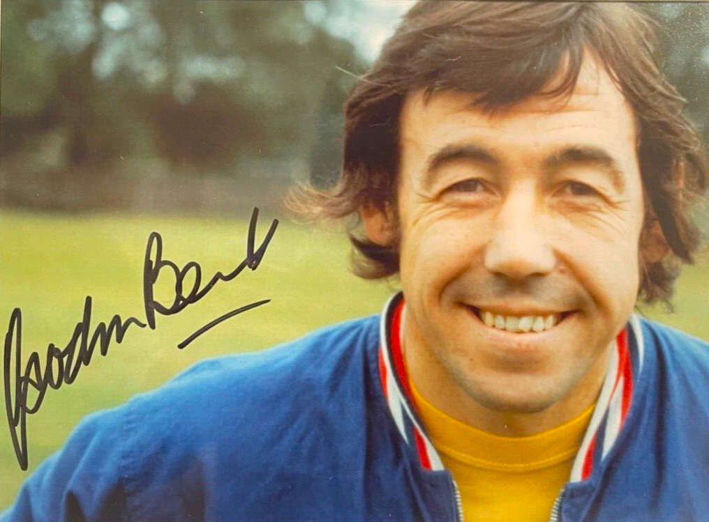 GORDON BANKS HAND SIGNED PHOTO WITH COA