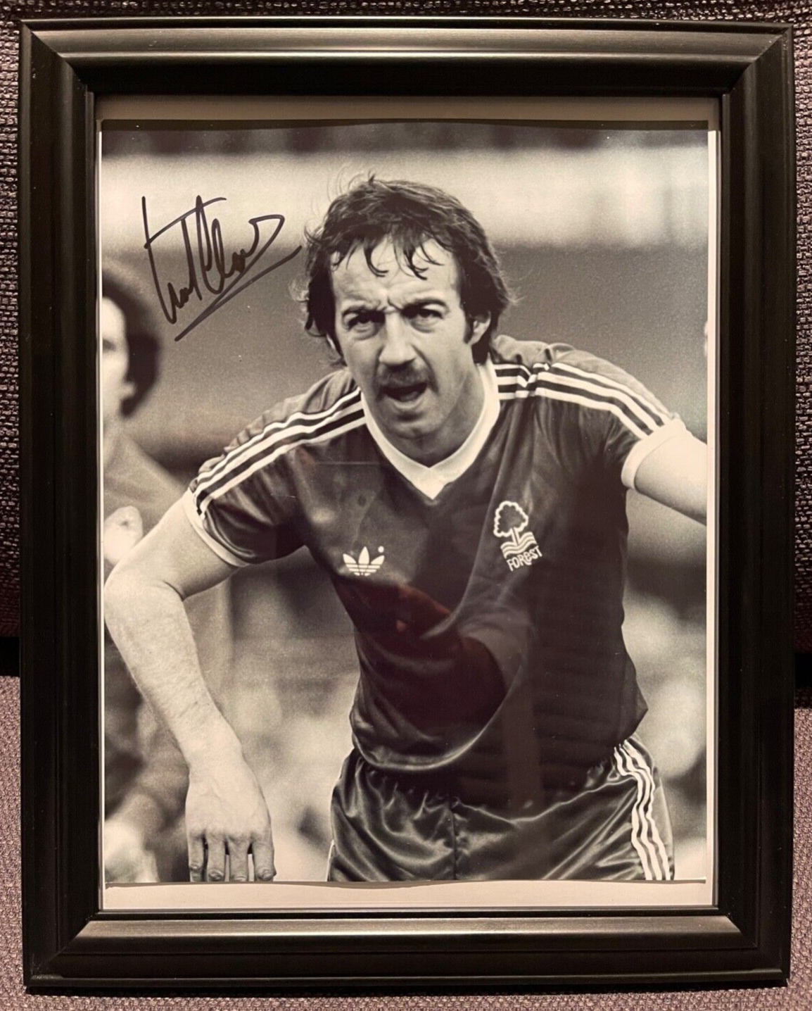 FRANK CLARK NOTTINGHAM FOREST LEGEND HAND SIGNED FRAMED PHOTO WITH COA