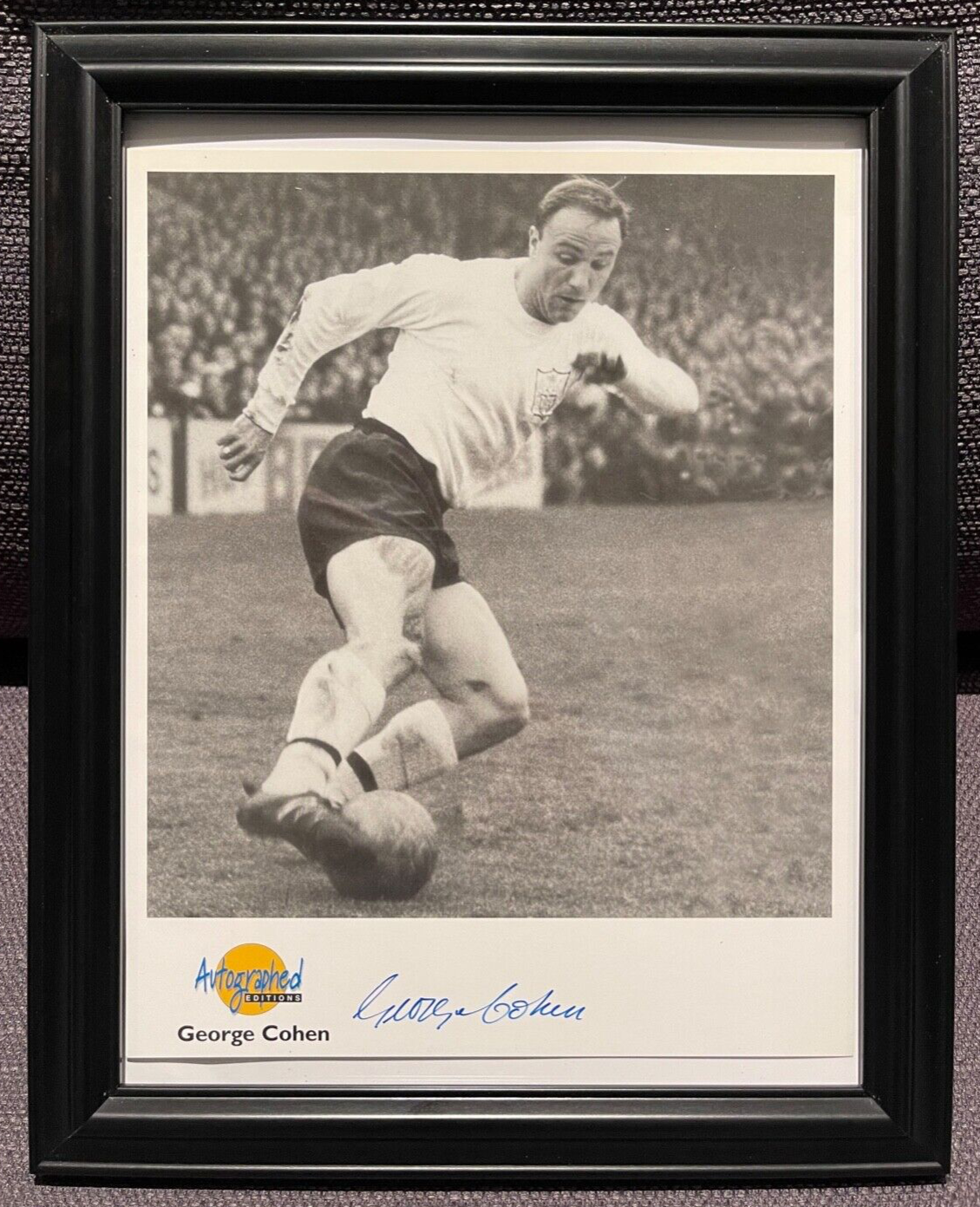 GEORGE COHEN, ENGLAND 1966 WORLD CUP WINNER, HAND SIGNED, FRAMED PHOTO WTH COA