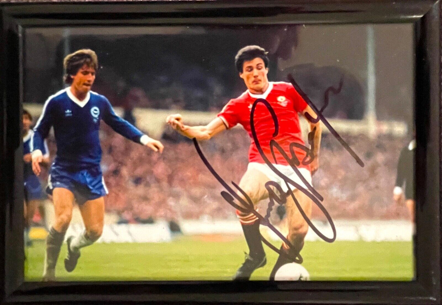 FRANK STAPLETON MANCHESTER UNITED HAND SIGNED FRAMED PHOTO WITH COA