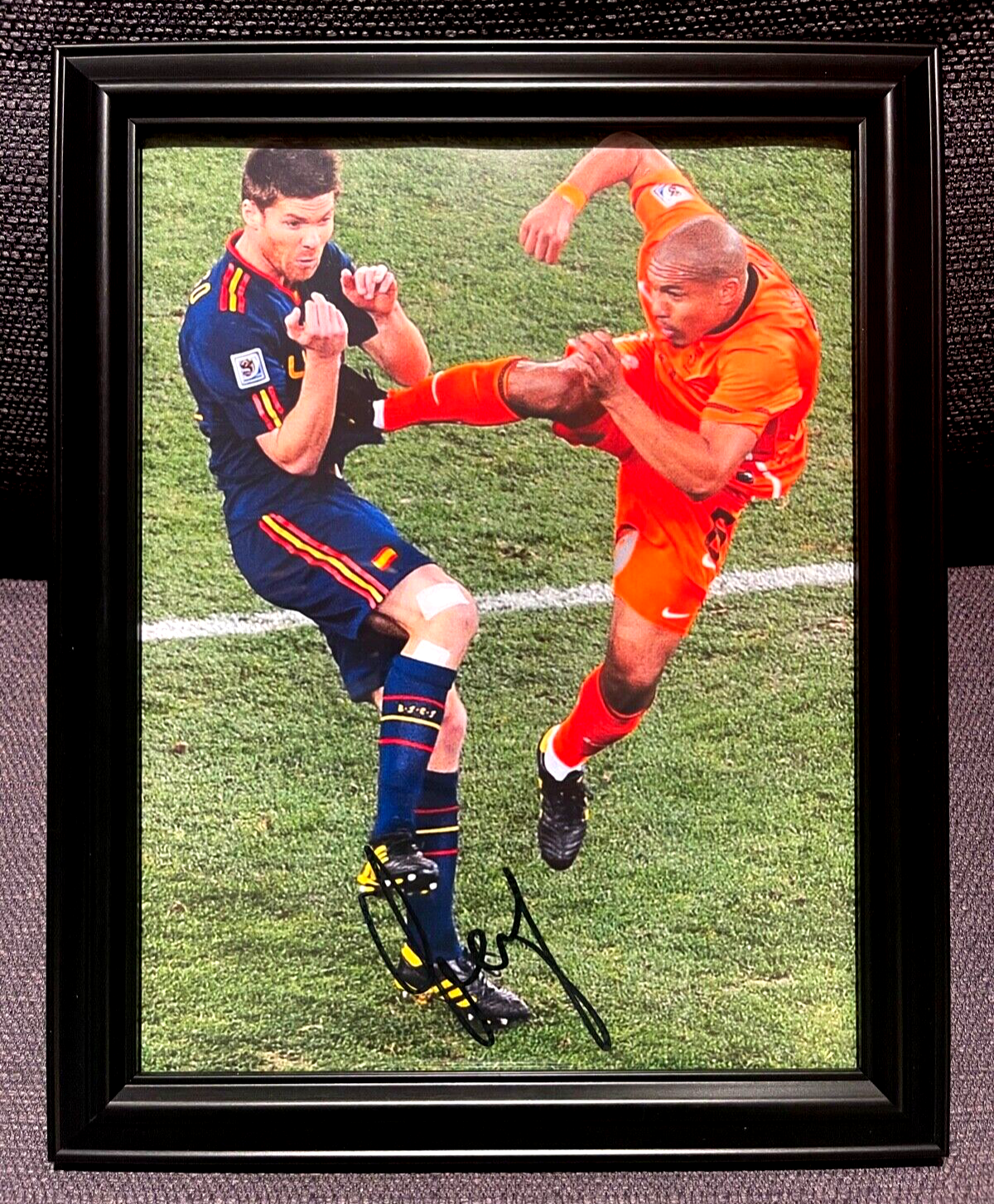 NIGEL DE JONG - MANCHESTER CITY, HOLLAND, HAND SIGNED FRAMED PHOTO WITH AFTAL COA