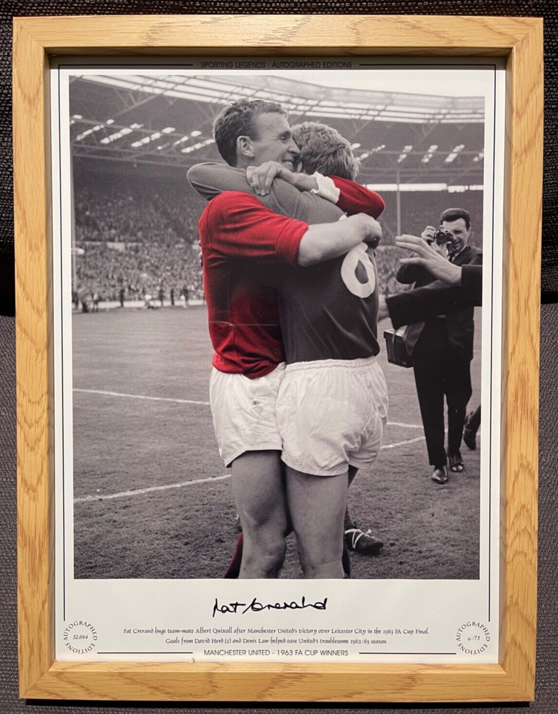 PAT CRERAND MANCHESTER UNITED LEGEND HAND SIGNED PHOTO WITH COA