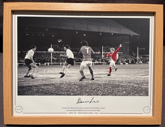 DENIS LAW MANCHESTER UNITED LEGEND HAND SIGNED PHOTO WITH COA