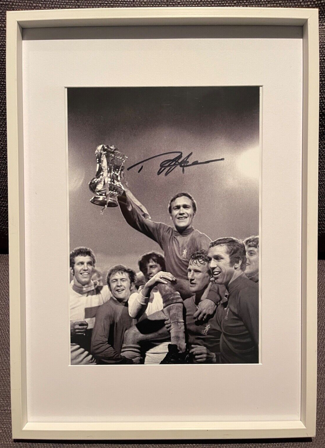 RON CHOPPER HARRIS - CHELSEA LEGEND - HAND SIGNED FRAMED PHOTO WITH AFTAL COA