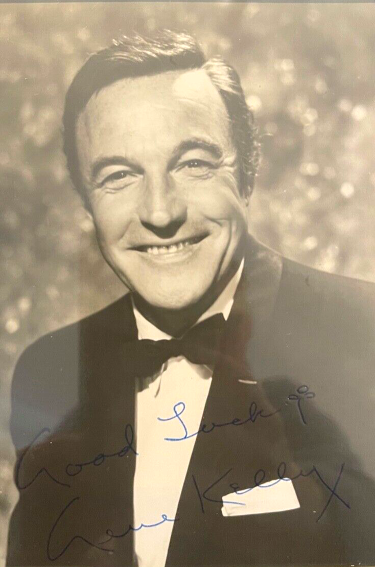 GENE KELLY FAMOUS DANCER, ACTOR HAND SIGNED PHOTO WITH AFTAL COA