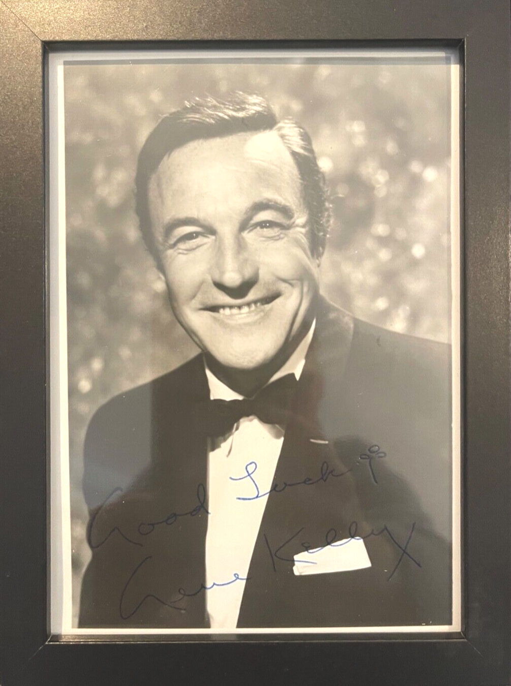 GENE KELLY FAMOUS DANCER, ACTOR HAND SIGNED PHOTO WITH AFTAL COA