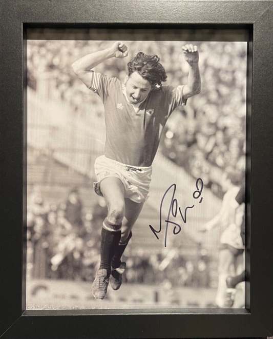 MICKEY THOMAS HAND SIGNED MANCHESTER UNITED PHOTO WITH COA