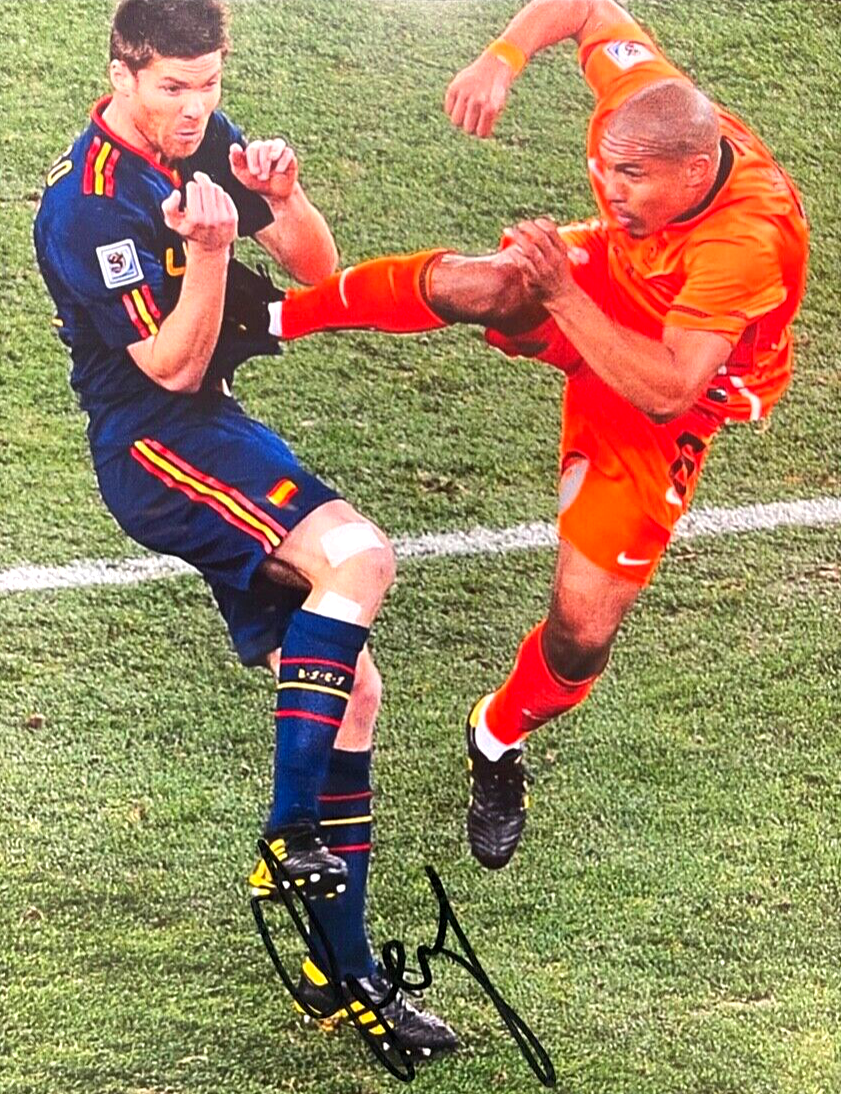 NIGEL DE JONG - MANCHESTER CITY, HOLLAND, HAND SIGNED FRAMED PHOTO WITH AFTAL COA