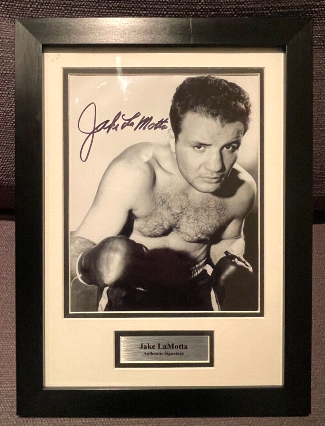 JAKE LAMOTTA RAGING BULL FORMER WORLD BOXING CHAMPION HAND SIGNED PHOTO WITH COA