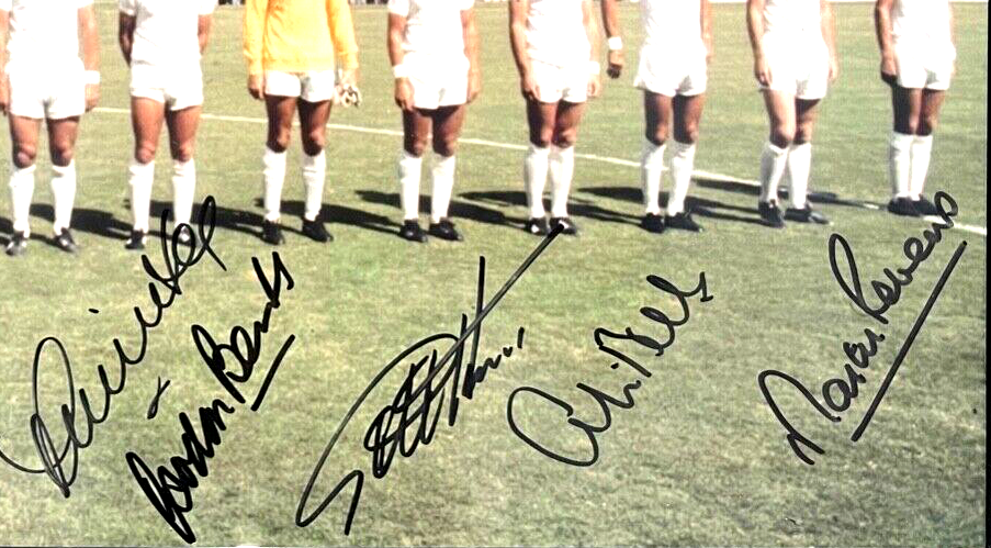 ENGLAND 1970 MULTI-SIGNED WORLD CUP PHOTO WITH AFTAL COA