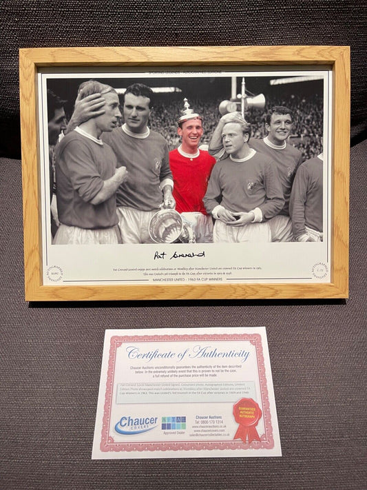 PAT CRERAND MANCHESTER UNITED LEGEND HAND SIGNED PHOTO WITH COA