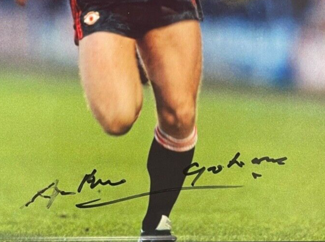 ARTHUR GRAHAM MANCHESTER UNITED HAND SIGNED FRAMED PHOTO WITH COA