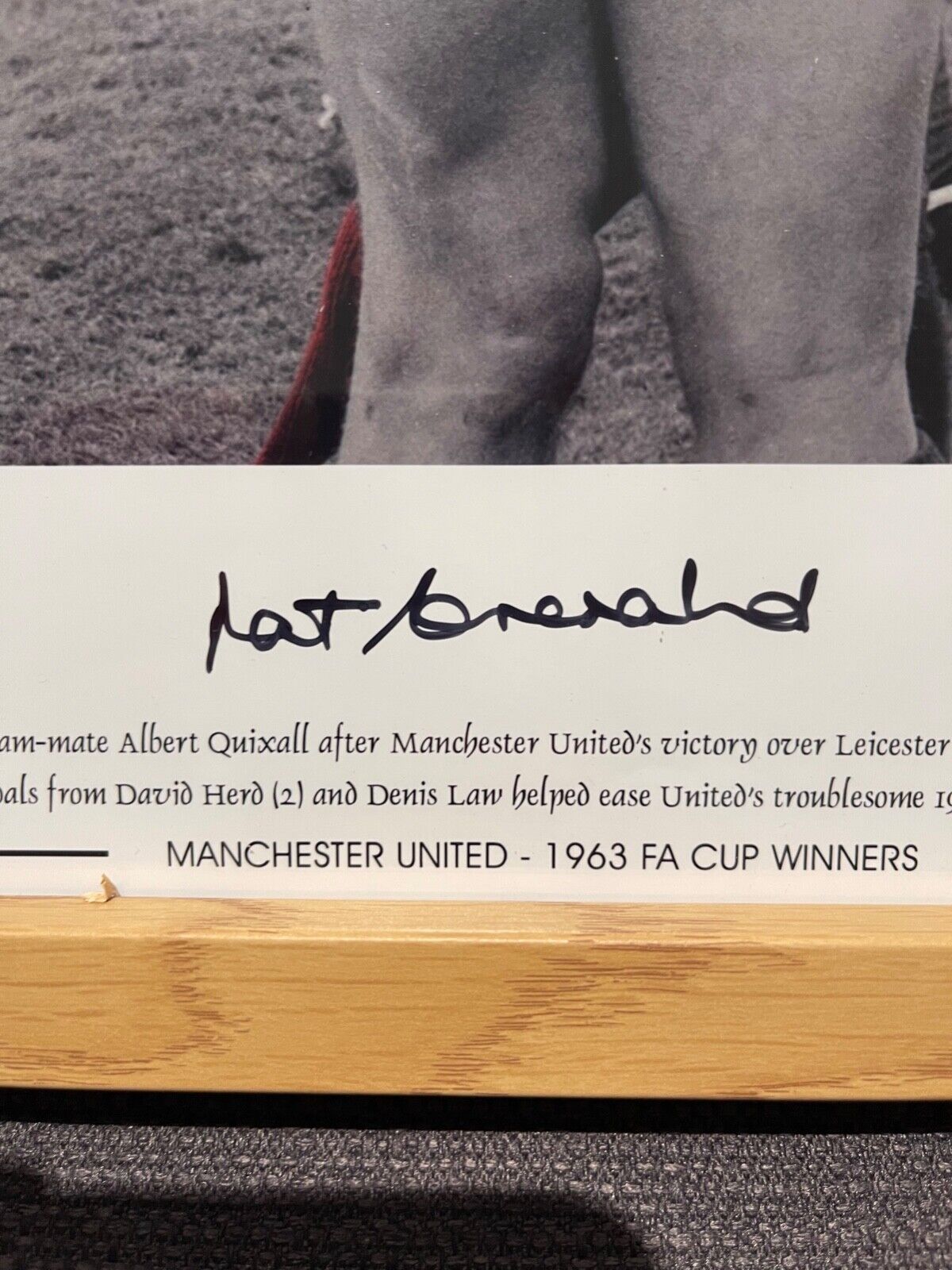 PAT CRERAND MANCHESTER UNITED LEGEND HAND SIGNED PHOTO WITH COA