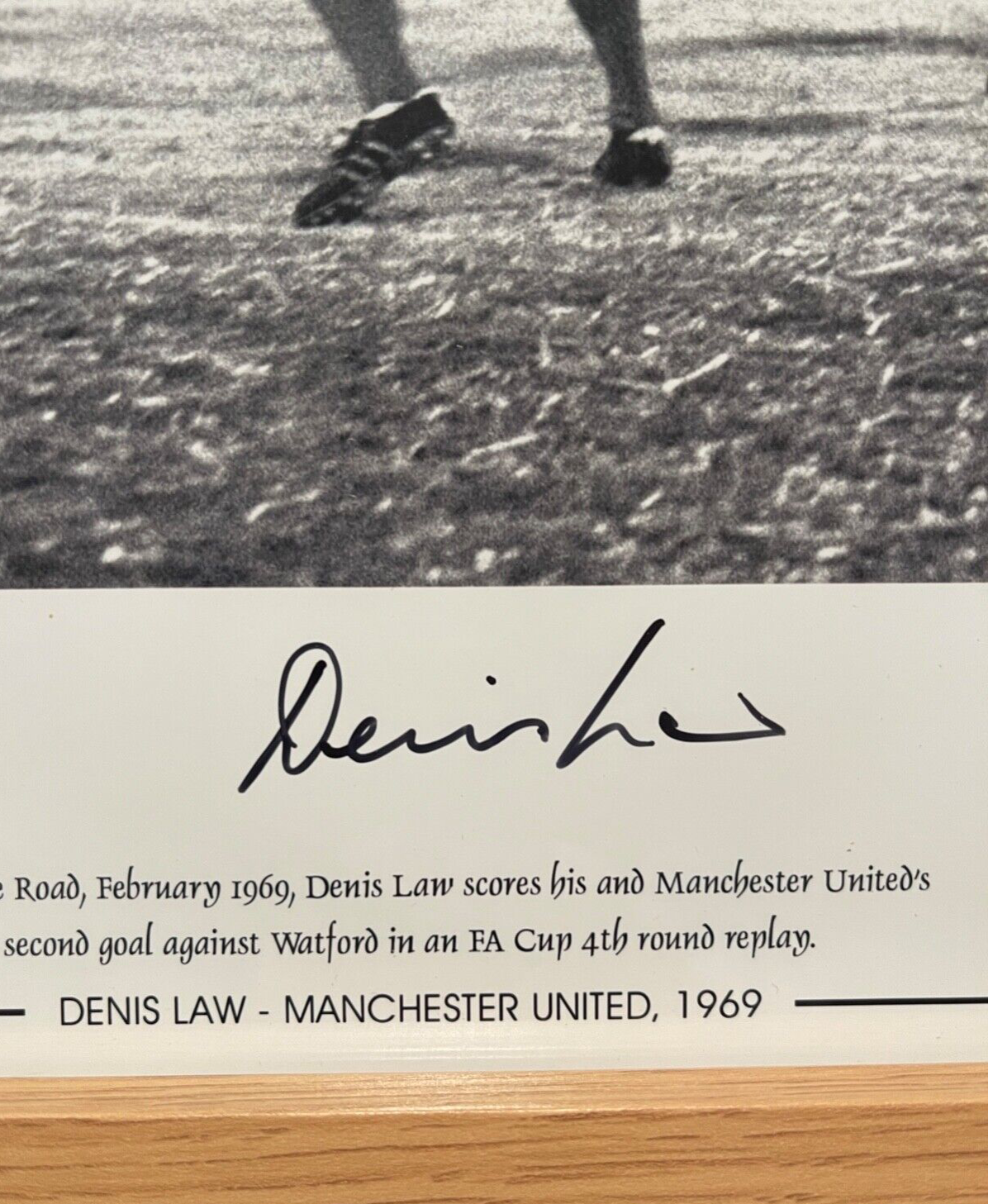 DENIS LAW MANCHESTER UNITED LEGEND HAND SIGNED PHOTO WITH COA