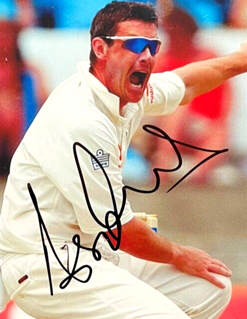 ASHLEY GILES HAND SIGNED ENGLAND CRICKET PHOTO WITH AFTAL COA