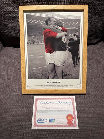 PAT CRERAND MANCHESTER UNITED LEGEND HAND SIGNED PHOTO WITH AFTAL COA