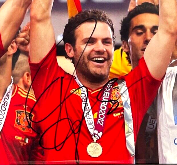 JUAN MATA MANCHESTER UNITED/CHELSEA/SPAIN LEGEND HAND SIGNED FRAMED PHOTO WITH COA (Copy)