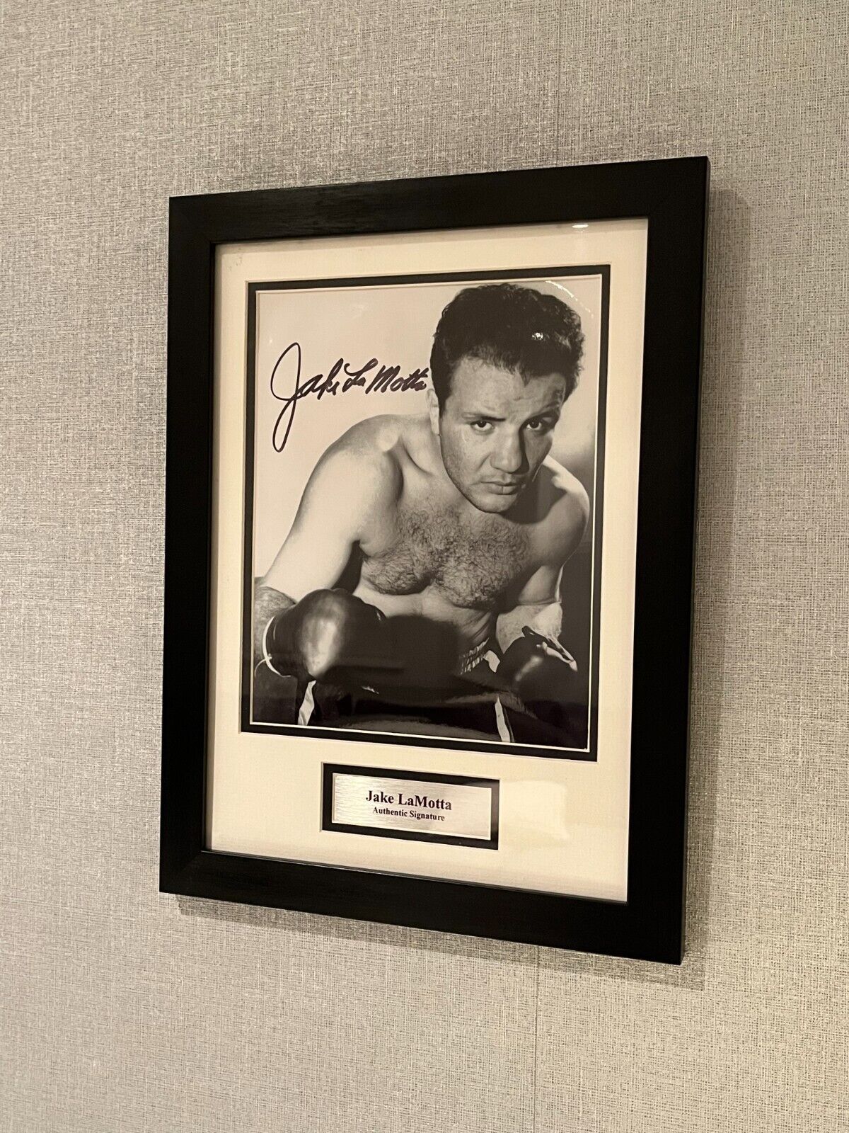 JAKE LAMOTTA RAGING BULL FORMER WORLD BOXING CHAMPION HAND SIGNED PHOTO WITH COA