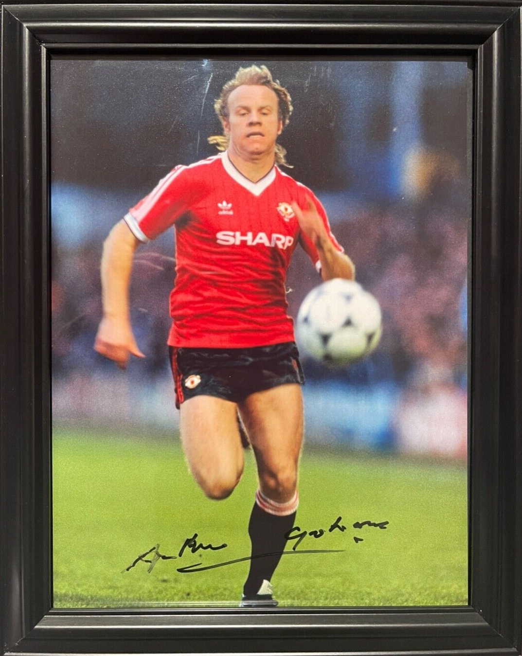 ARTHUR GRAHAM MANCHESTER UNITED HAND SIGNED FRAMED PHOTO WITH COA