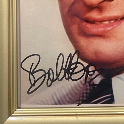 BOB HOPE HAND SIGNED PHOTO FRAMED (10 X 8 INCH) WITH COA