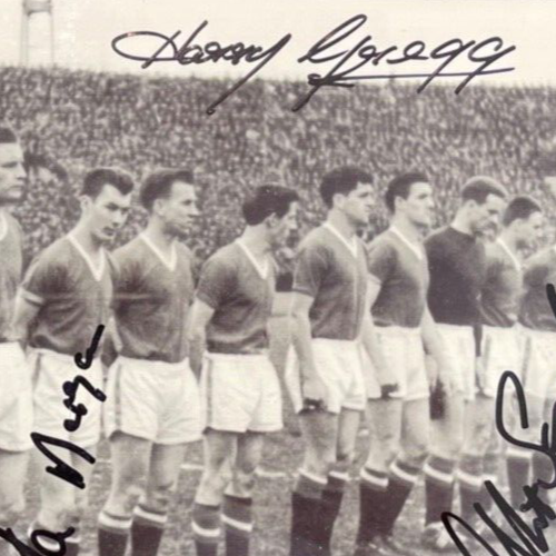 MANCHESTER UNITED 1958 MULTI HAND SIGNED POST-MUNICH PHOTO WITH COA